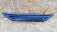 Laden Sie das Bild in den Galerie-Viewer, PEUGEOT 208 12- MITTELSENKER GRILL BLENDE STOSSFÄNGER VORNE 9803259377