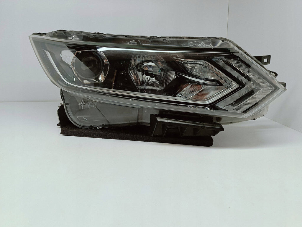 Nissan Qashqai II J11 LIFT 17- LAMPA PRAWA PRZÓD H11 SOCZEWKA+LED 100-19009