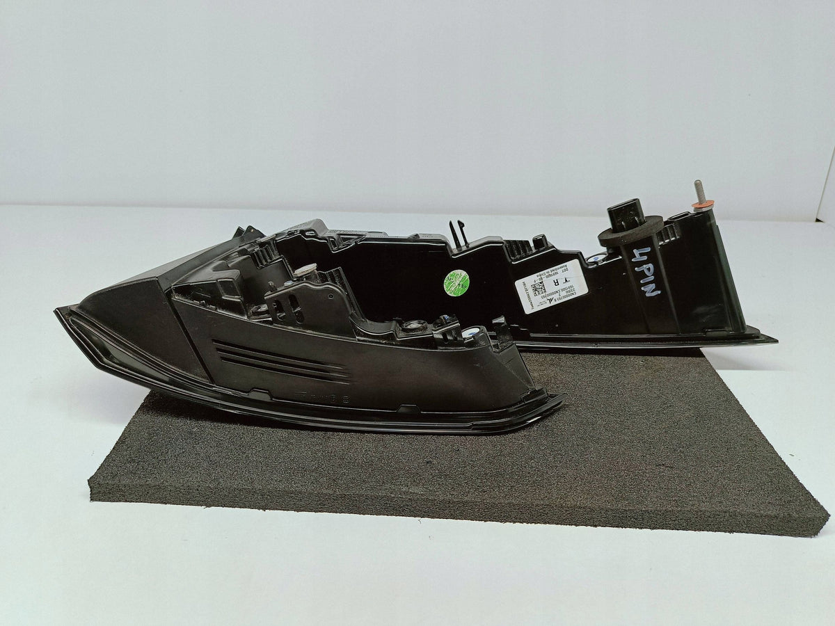 Tesla Model 3 Lift Highland 23- Lampa Klapy Bagażnika Prawa 1691500-00-F — zdjęcie 11 z 14