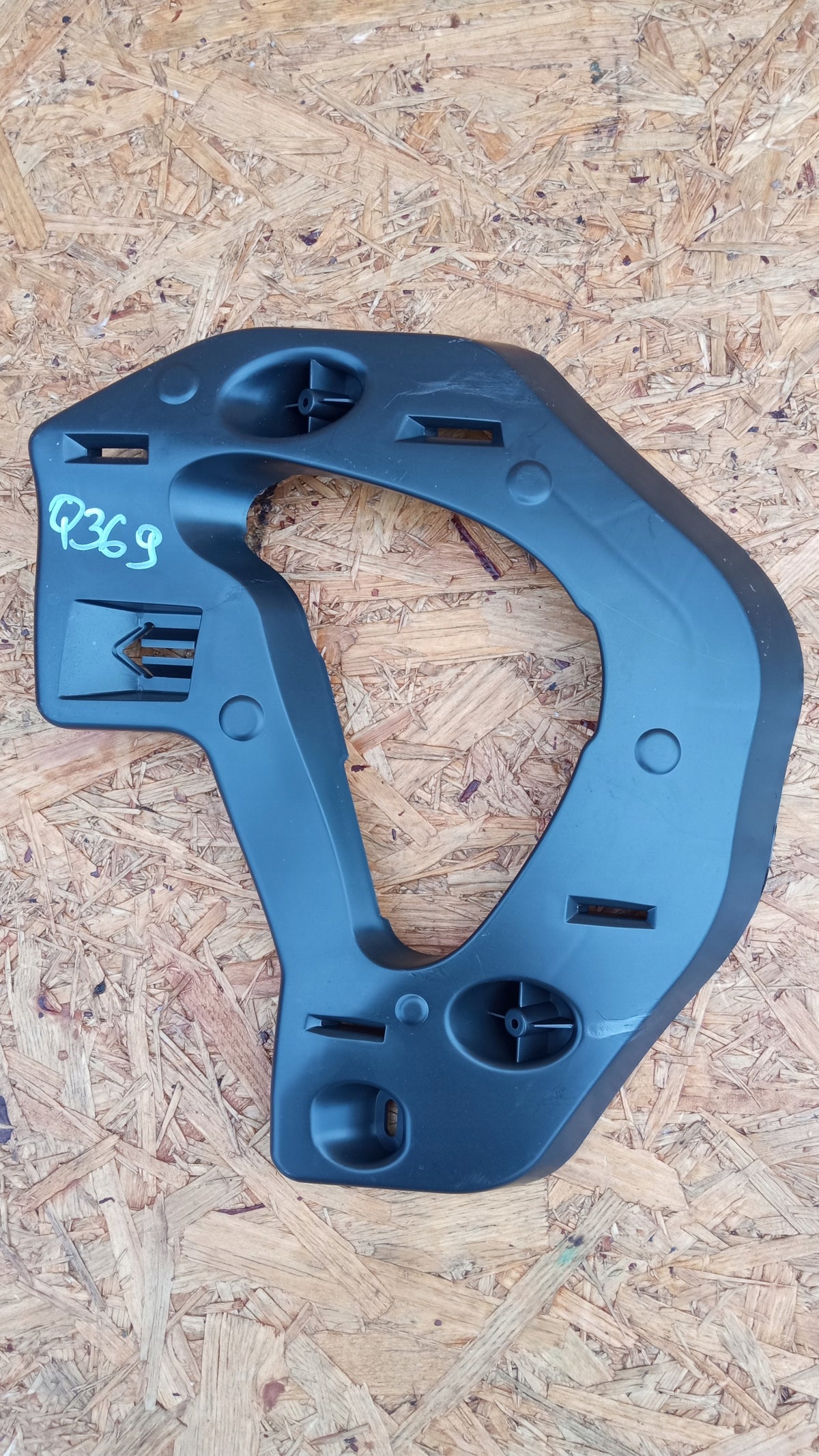 Renault Zoe 12- Gleitstück Vorne Links Stossstange — Foto 1 von 6