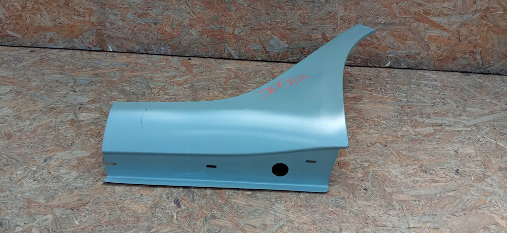TESLA MODEL 3 III 17- PRÓG SŁUPEK C ZEJŚCIE KOLANKO LEWY TYŁ 1073677-SC-B