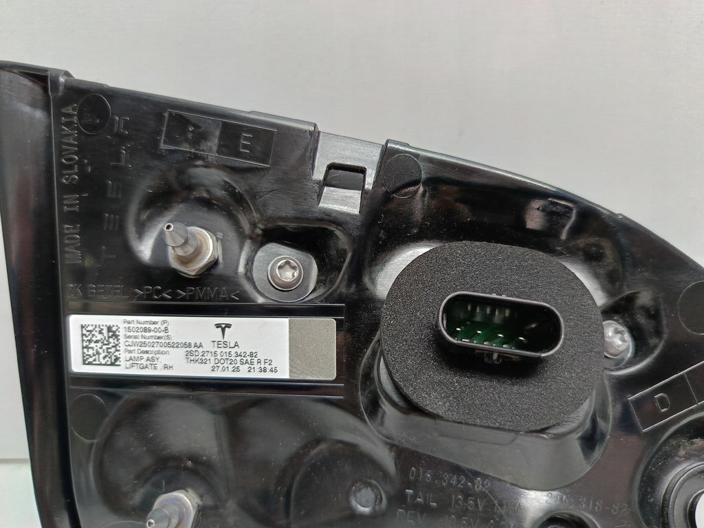 TESLA 3 LIFT Y 20- LAMPA KLAPY BAGAŻNIKA PRAWY TYŁ LED NOWA OE 1502089-00-B