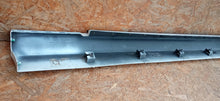 Laden Sie das Bild in den Galerie-Viewer, VOLVO S60 III V60 II 18- SCHWELLE SCHWELLENABDECKUNG SCHWELLENLEISTE RECHTS 31448912