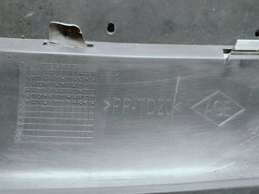 Opel Vivaro II B 14- FRONT BUMPER GRILLE CHROME 623104066R