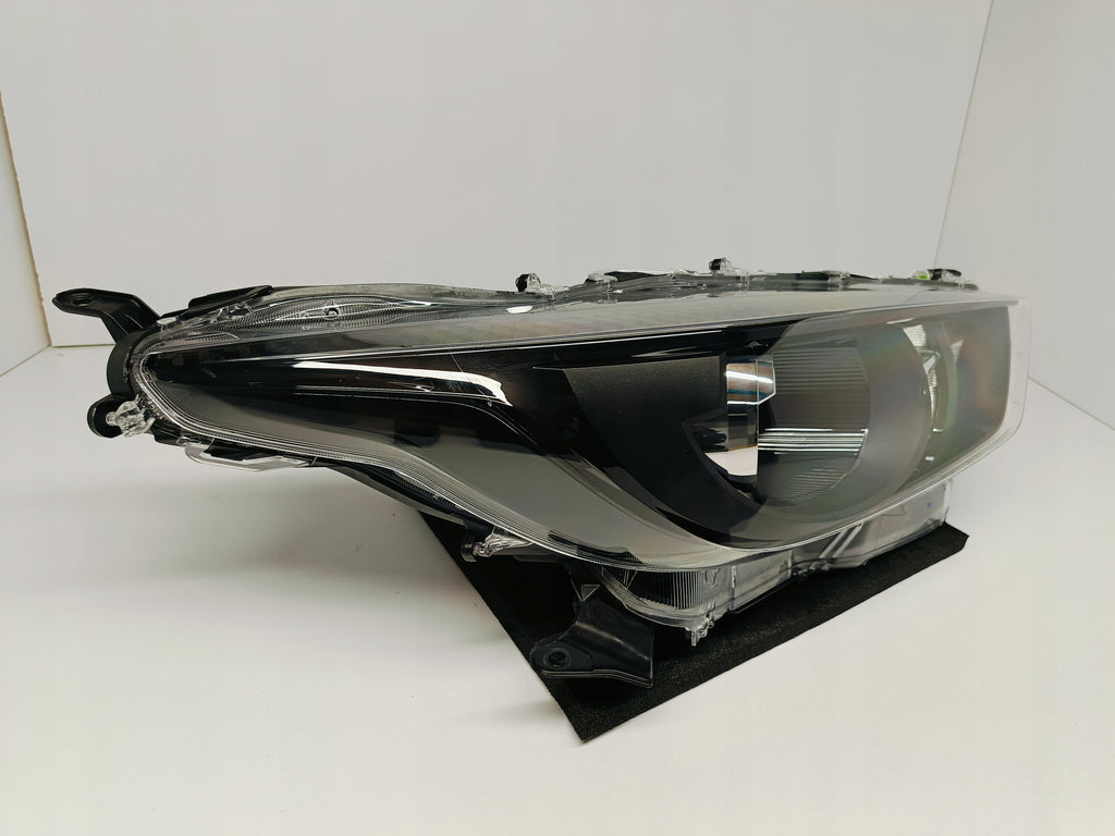 TOYOTA YARIS IV 4 P21 19-LAMPA REFLEKTOR PRAWY PRZÓD SOCZEWKA KOITO K0-6 EU