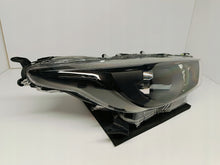 Load image into Gallery viewer, TOYOTA YARIS IV 4 P21 19-LAMPA REFLEKTOR PRAWY PRZÓD SOCZEWKA KOITO K0-6 EU