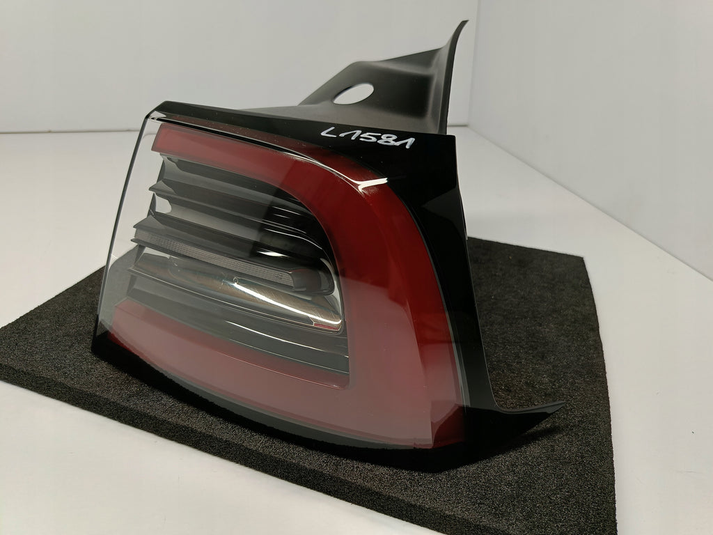 TESLA 3 III LIFT Y MY 20-LAMPA REFLEKTOR ŚWIATŁO PRAWY TYŁ LED 1502087-00-D