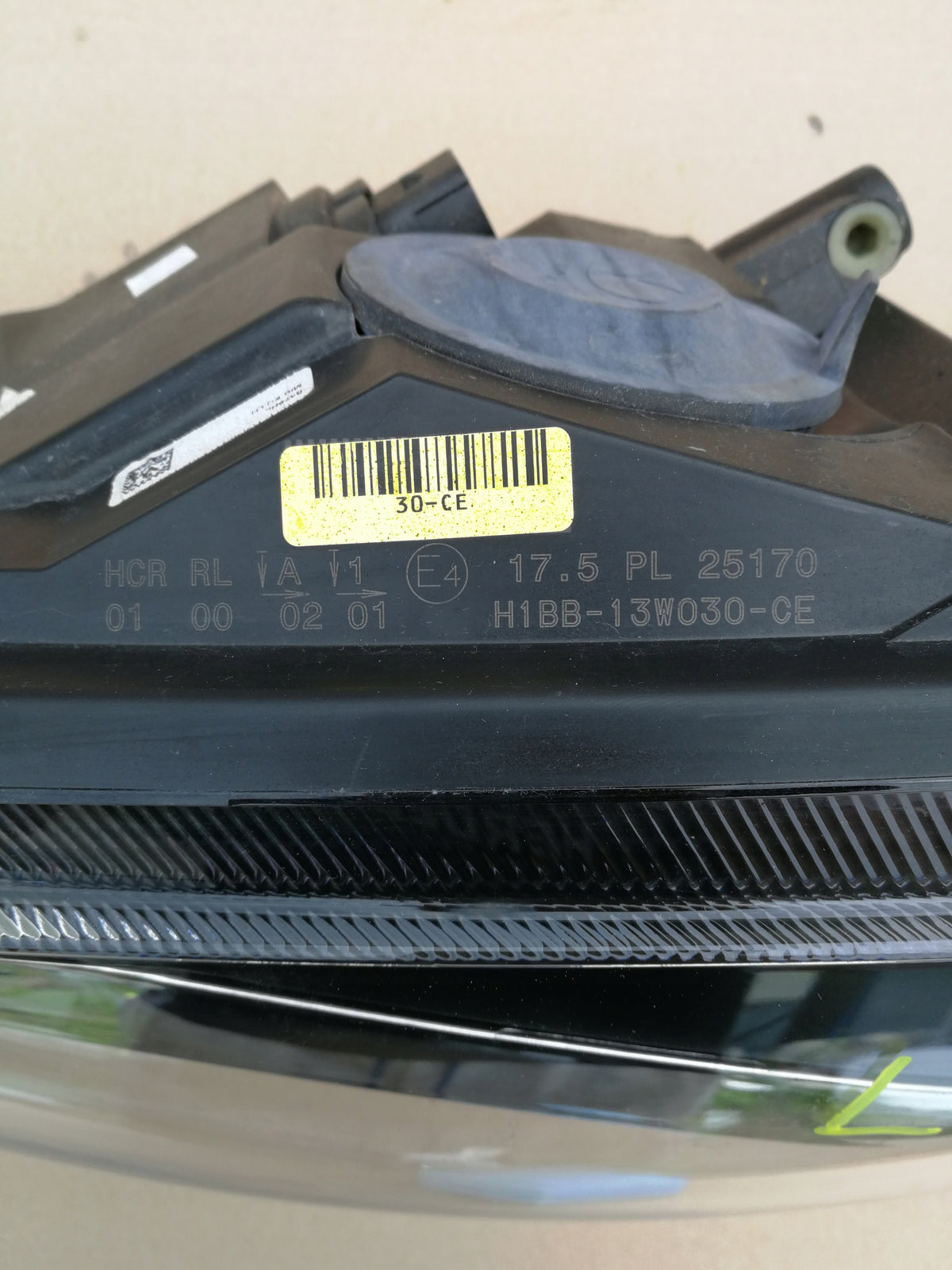 Ford Fiesta MK8 17- Light Front Front Left Lens +led H1BB-13W030-Ce — photo 12 of 13