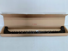 Laden Sie das Bild in den Galerie-Viewer, TESLA MODEL 3 M3 - GLEITSTÜCK MITTLERE HALTERUNG HINTEN STOSSFÄNGER NEU 1121191-00-E