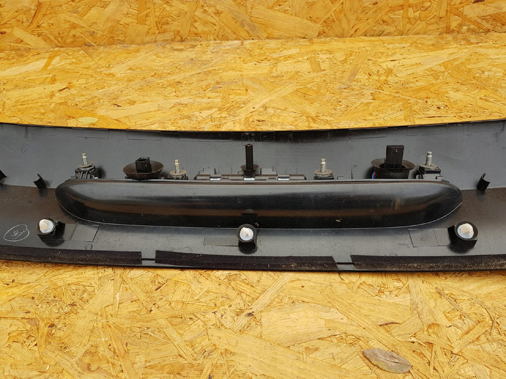 VOLVO V40 XC40 12- BLENDA LISTWA KLAPY BAGAŻNIKA TYŁ 31301301