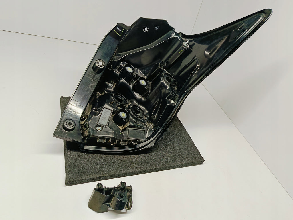 TOYOTA YARIS IV P21 20- LAMPA LEWY TYŁ LEWA TYLNA LED KOITO K0-12