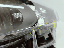 Laden Sie das Bild in den Galerie-Viewer, TOYOTA YARIS IV 4 P21 19-LAMPA REFLEKTOR PRAWY PRZÓD SOCZEWKA KOITO K0-6 EU
