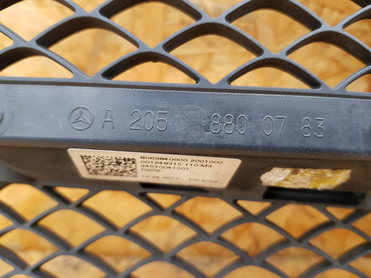 Mercedes C Class W205 14- Grille Grille Grille Front Bumper A2058800783 — photo 15 of 16