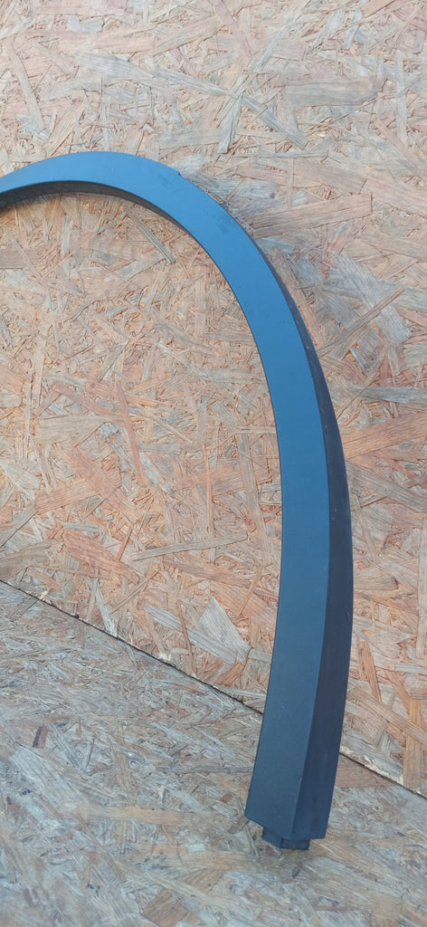 TESLA MODEL Y 22- KOTFLÜGELLEISTE HINTEN RECHTS 1658698-00-A