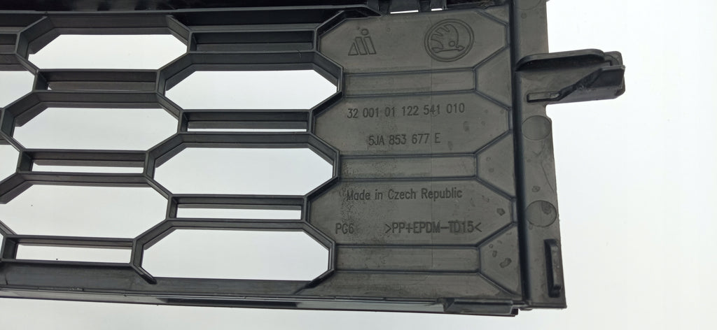 SKODA RAPID LIFT 17- KÜHLERGRILL STOSSSTANGENGITTER VORNE 5JA853677E