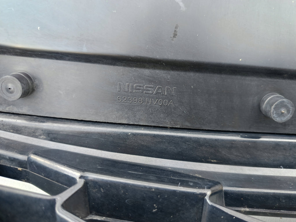 NISSAN QASHQAI II J11 LIFT 17- ATRAPA GRILL ZDERZAKA PRZEDNIEGO 62310HV3