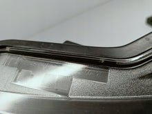 Załaduj zdjęcie do przeglądarki galerii, TOYOTA YARIS III LIFT 17- LAMPA PRAWA PRZÓD PRZEDNIA KOITO OD-197