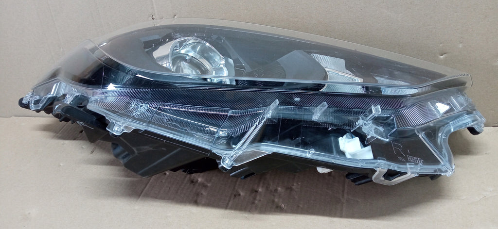 TOYOTA YARIS IV 4 19- LAMPA REFLEKTOR PRAWY PRZÓD SOCZEWKA KOITO K0-6 EU