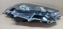 Załaduj zdjęcie do przeglądarki galerii, TOYOTA YARIS IV 4 19- LAMPA REFLEKTOR PRAWY PRZÓD SOCZEWKA KOITO K0-6 EU