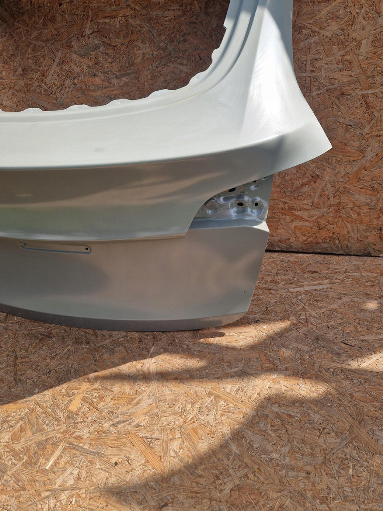 TESLA MODEL Y 20- HECKKLAPPE HINTEN