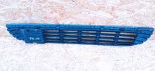 Load image into Gallery viewer, BERLINGO PARTNER II 08- ATRAPA KRATKA DOLNA GRILL ZDERZAKA PRZÓD 9681519877