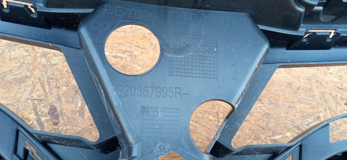 Megane III Lift 13- Verstärkung Obere Stossstange Halterahmen Grill 620367995R — Foto 8 von 8