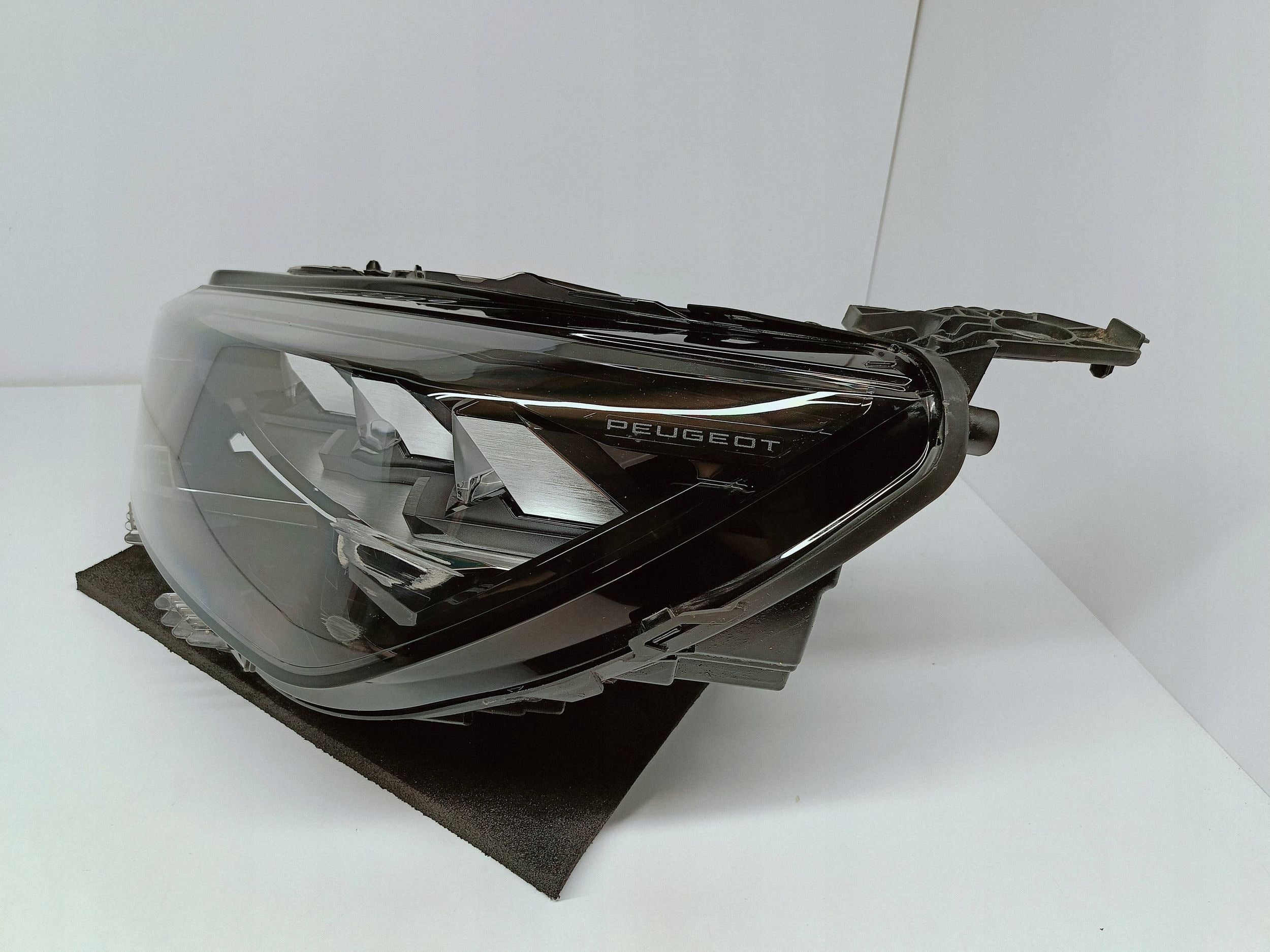 Peugeot 208 2008 II LIFT 23- PHARE AVANT GAUCHE FULL LED 9850598580