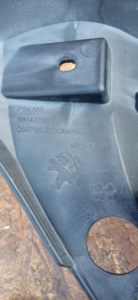 PEUGEOT 3008 II 16- KRATKA WZMOCNIENIE GÓRNE STELAŻ GRILLA 9814278877