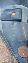Load image into Gallery viewer, PEUGEOT 3008 II 16- KRATKA WZMOCNIENIE GÓRNE STELAŻ GRILLA 9814278877