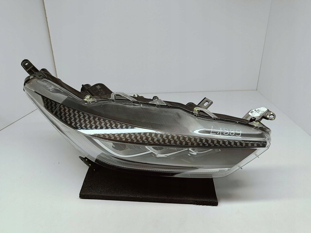Toyota Yaris IV 4 XP21 19- LAMPA PRAWA PRZÓD PRZEDNIA FULL LED KOITO K0-8