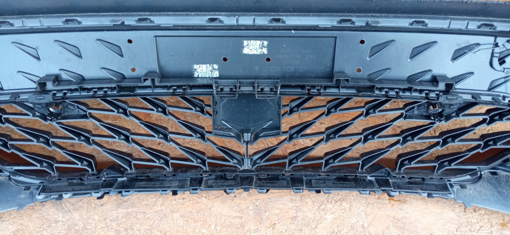 SEAT CUPRA BORN 21- ATRAPA GRILL KRATKA ŚRODKOWA ZDERZAKA PRZÓD 10E805903C