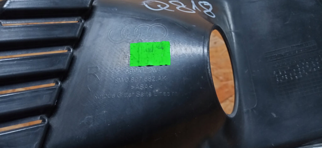 AUDI A4 B9 LIFT 19- KRATKA ZAŚLEPKA ATRAPA ZDERZAKA PRAWA PRZÓD 8W0807682AK