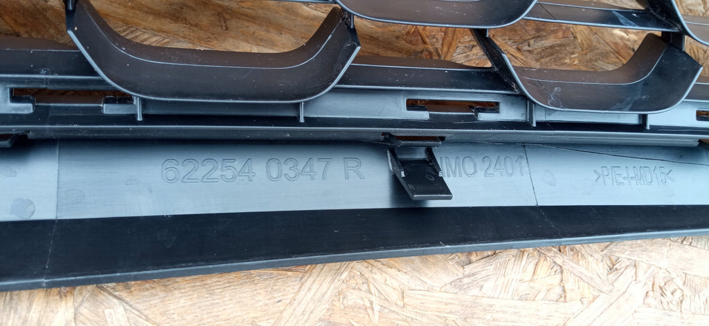 DACIA DUSTER I LIFT 13- ATRAPA KRATKA DOLNA GRILL ZDERZAKA PRZÓD 622540347R