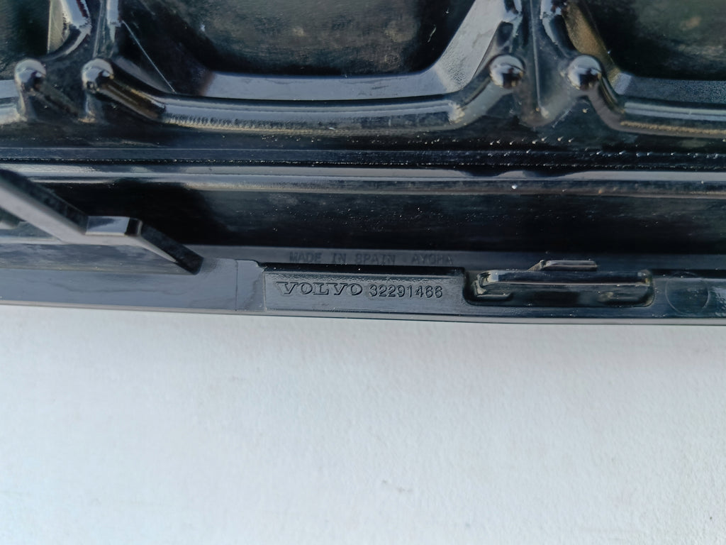 VOLVO XC40 LIFT R-DESIGN 22- ATRAPA GRILL KRATKA ZDERZAKA PRZÓD 32291466
