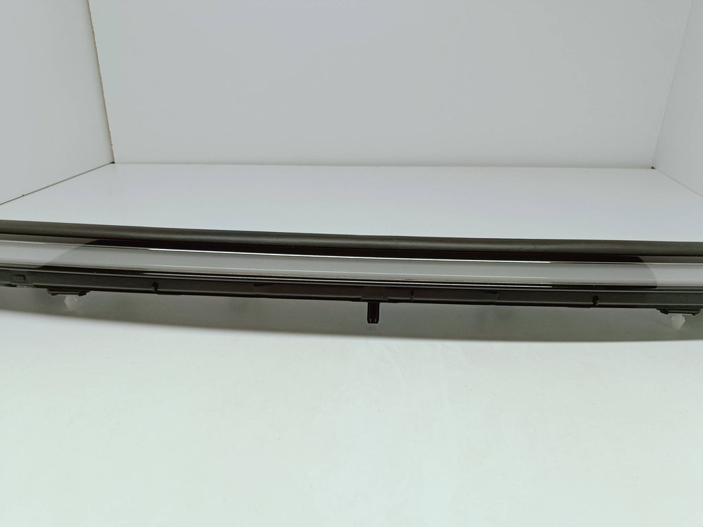 Tesla Model Y Juniper 25- LAMPA BLENDA LISTWA LED ZDERZAKA PRZÓD 203829496C