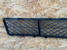Załaduj zdjęcie do przeglądarki galerii, BMW 5 F10 F11 09- ATRAPA KRATKA ŚRODKOWA GRILL ZDERZAKA PRZÓD 51117285950
