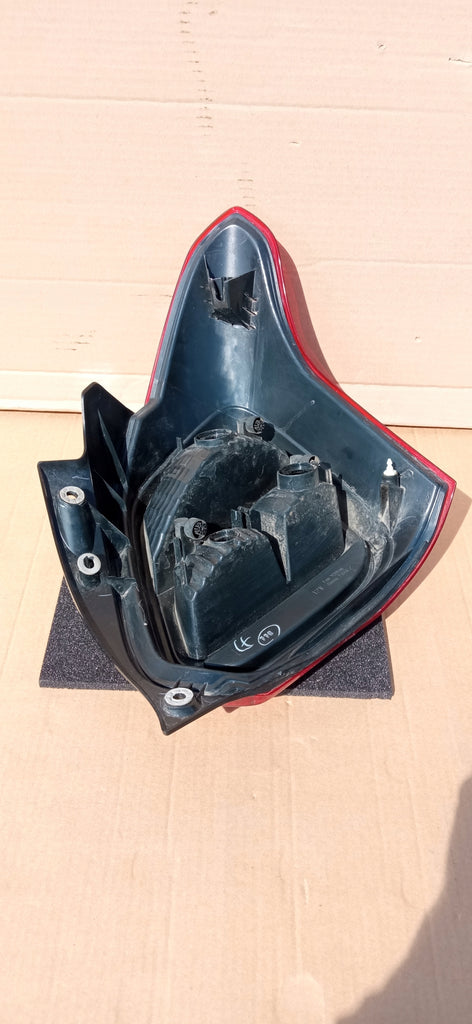 SUZUKI SWIFT MK8 17- LAMPA LEWY TYŁ LEWA TYLNA ZWYKŁA EU KOITO 220-59362