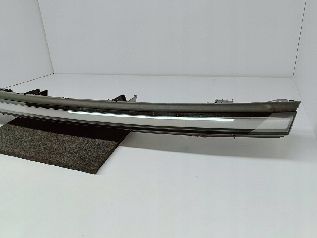 Tesla Model Y Juniper 25- LAMPA BLENDA LISTWA LED ZDERZAKA PRZÓD 203829400E