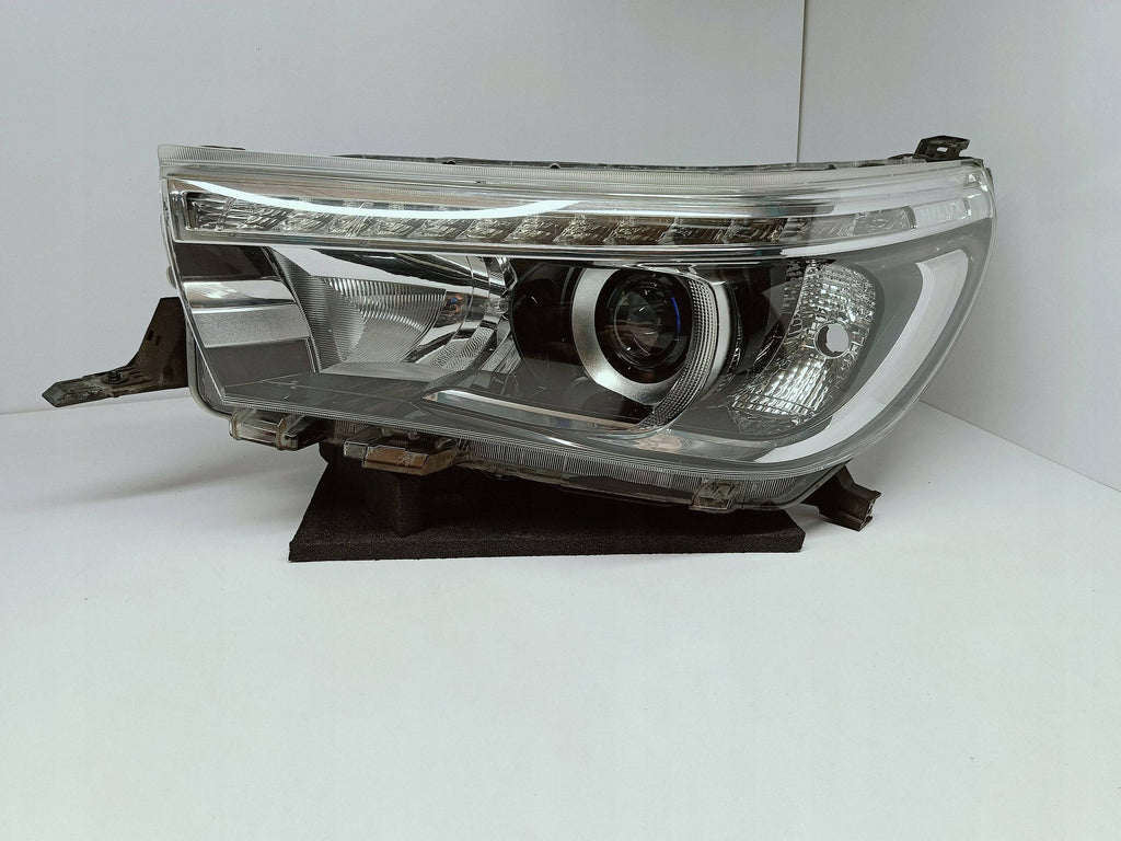 TOYOTA HILUX VIII 8 15- LAMPA REFLEKTOR LEWY PRZÓD SOCZEWKA LED KOITO 0K-56