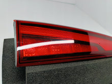 Załaduj zdjęcie do przeglądarki galerii, HYUNDAI KONA I LIFT 20- LAMPA KLAPY BAGAŻNIKA LEWY TYŁ LED 92403-J9600