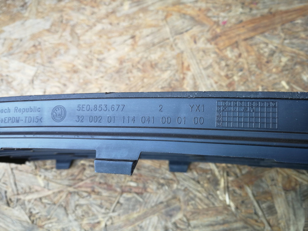 SKODA OCTAVIA III 13- ATRAPA GRILL KRATKA ZDERZAKA PRZEDNIEGO 5E0853677