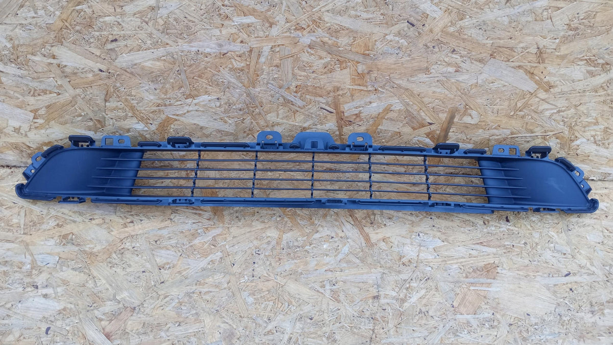 Tesla Model Y 20- Atrapa Kratka Dolna Grill — zdjęcie 1 z 11