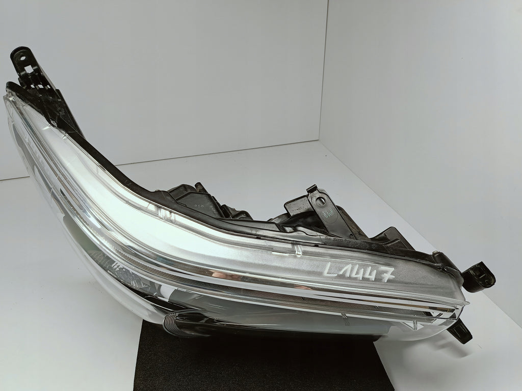 TOYOTA HILUX VIII 8 15- LAMPA REFLEKTOR PRAWY PRZÓD LED KOITO 0K-56