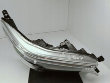 Laden Sie das Bild in den Galerie-Viewer, TOYOTA HILUX VIII 8 15- LAMPA REFLEKTOR PRAWY PRZÓD LED KOITO 0K-56