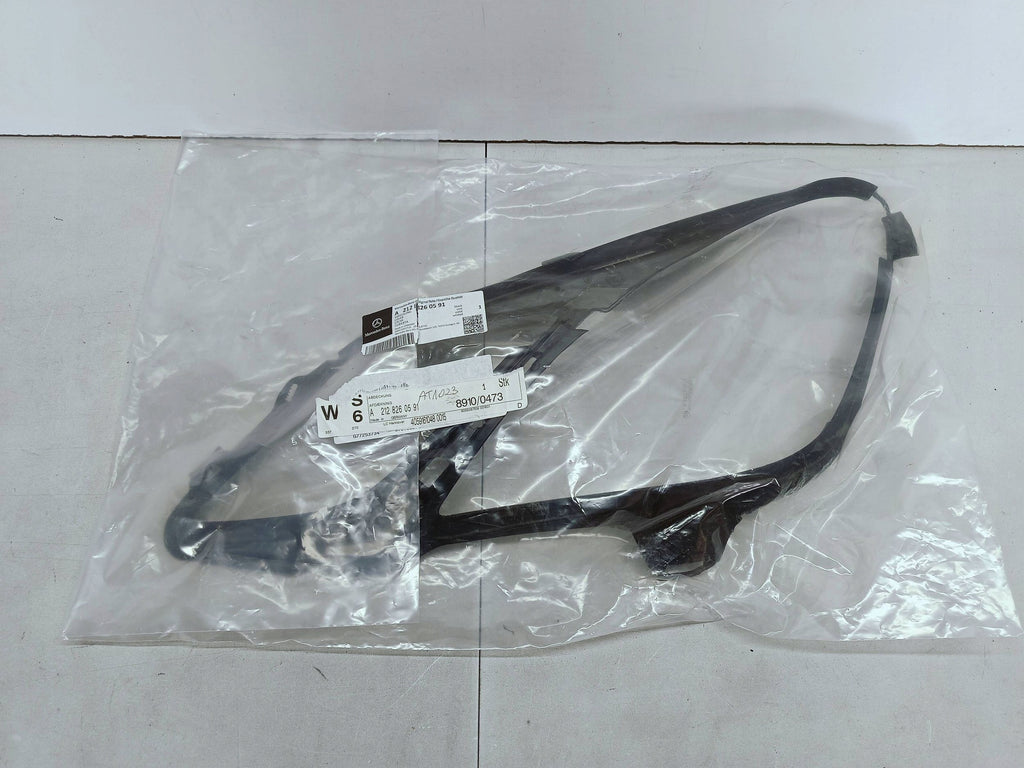 Mercedes-Benz E W212 09- USZCZELKA KLOSZA LAMPY LEWA PRZÓD A2128260591
