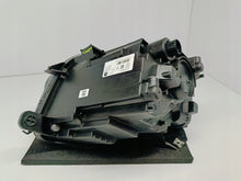 Laden Sie das Bild in den Galerie-Viewer, FIAT 500 E II EV ELEKTRISCH 20- SCHEINWERFER RECHTS VORNE VOLL-LED 00521400260
