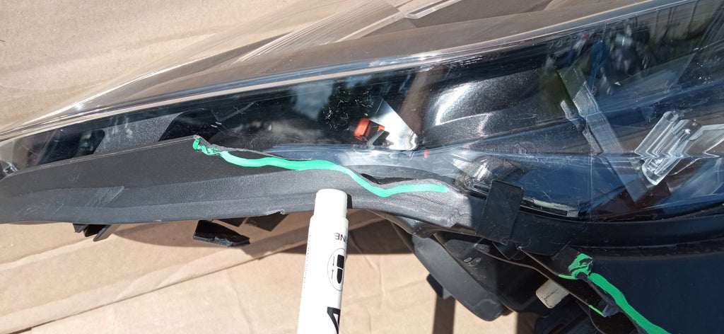 RENAULT CAPTUR I 13- LAMPA REFLEKTOR PRAWY PRZÓD ZWYKŁA H1 260105066R