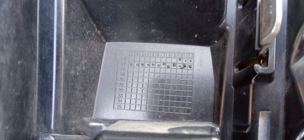 NISSAN QASHQAI II J11 LIFT 17- ATRAPA GRILL ZDERZAKA PRZEDNIEGO 62310HV00A
