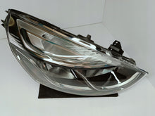Załaduj zdjęcie do przeglądarki galerii, RENAULT CLIO IV 4 LIFT 16- LAMPA REFLEKTOR PRAWY PRZÓD 260100653R