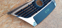 Laden Sie das Bild in den Galerie-Viewer, VOLKSWAGEN PASSAT B6 05- KÜHLERGRILL STOSSFÄNGER VORNE 3C0853651AD